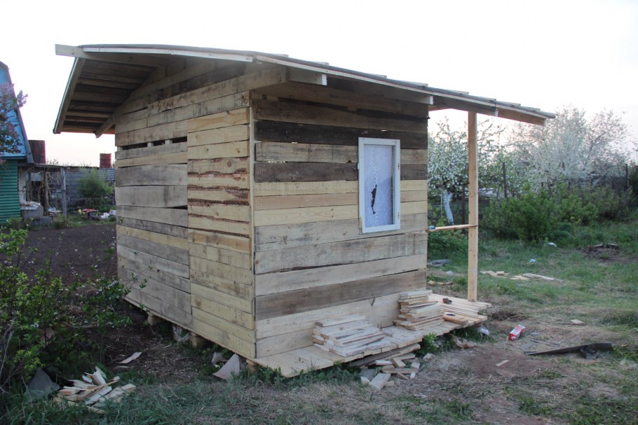 Бытовка из паллетов