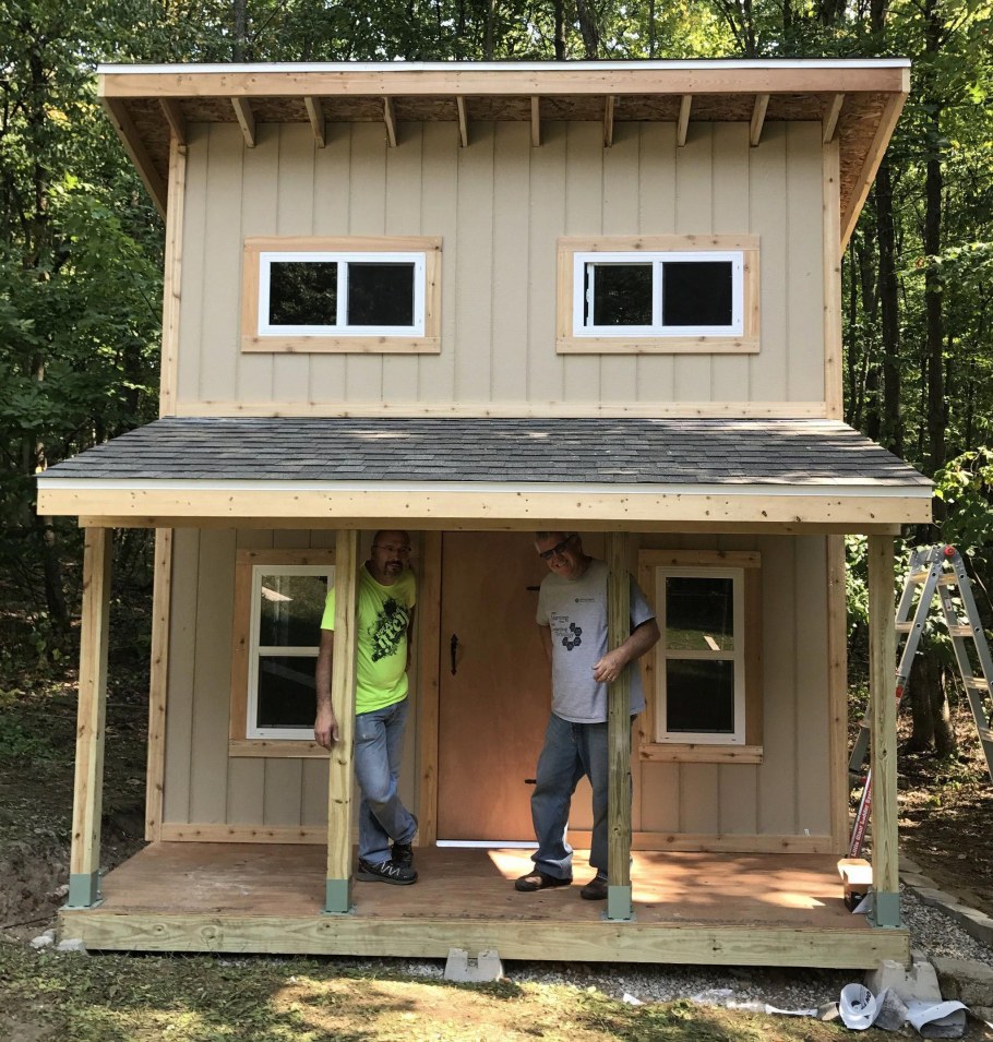 Дачный домик из досок