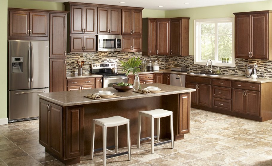 Коричневые кухни
