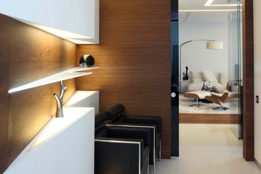 Прихожая в футуристическом стиле