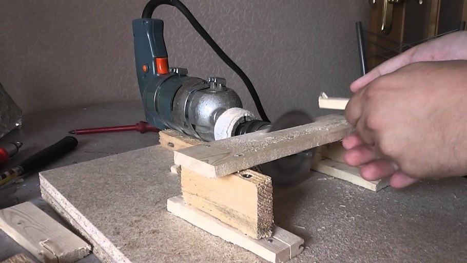 Мини циркулярная пила из Бор машинки