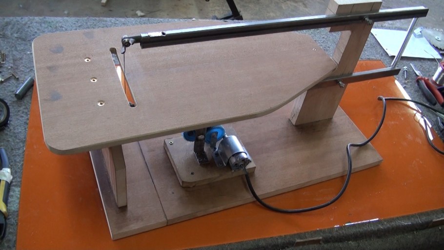 Самодельный настольный лобзик