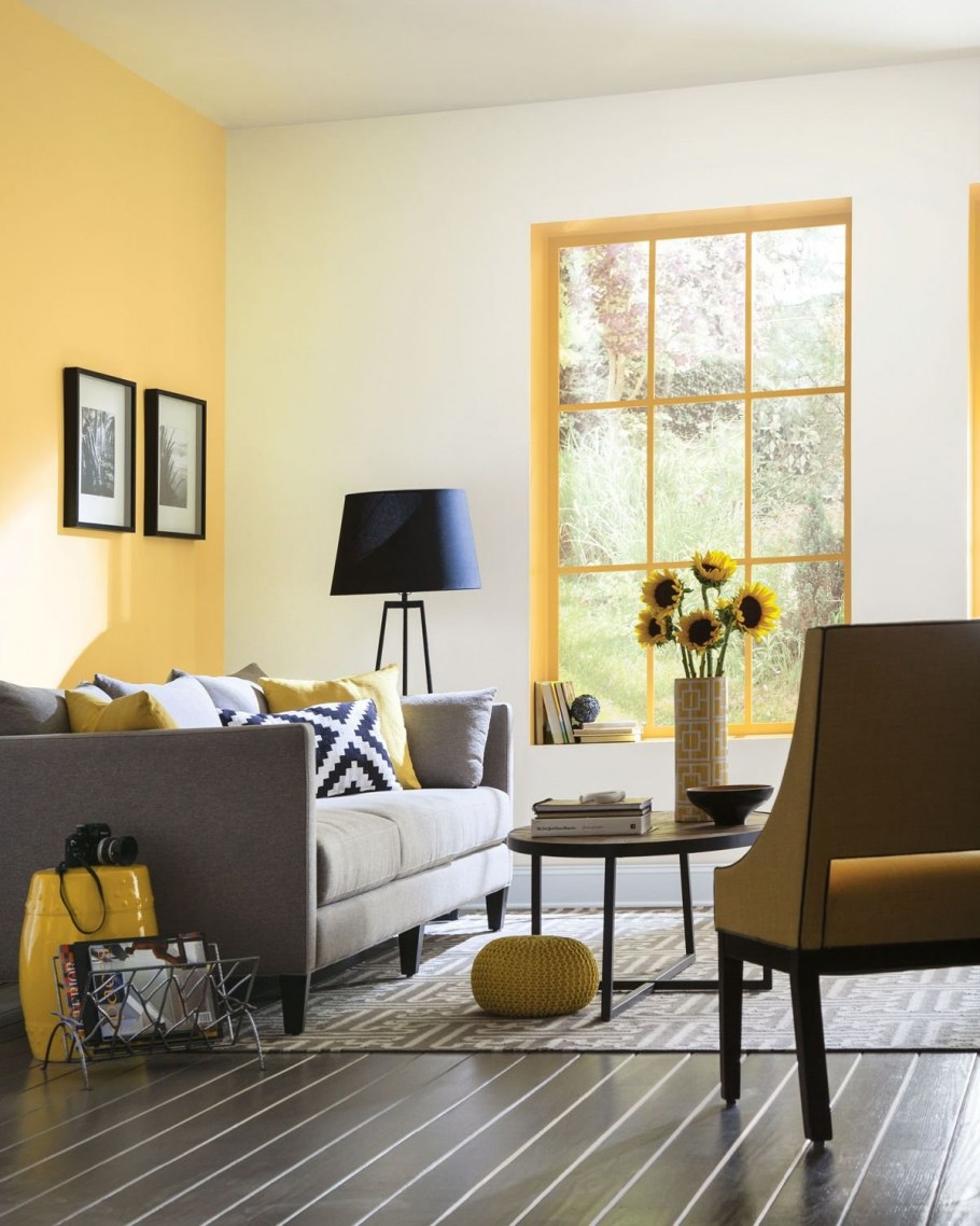 Гостиная с желтыми стенами