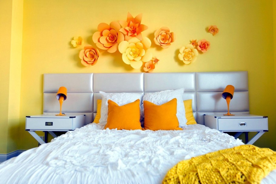 Комната в желтом цвете