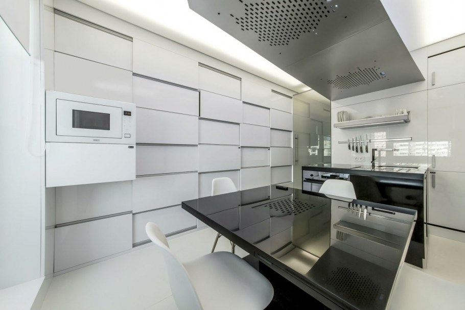 Здание магазина в стиле хайтек