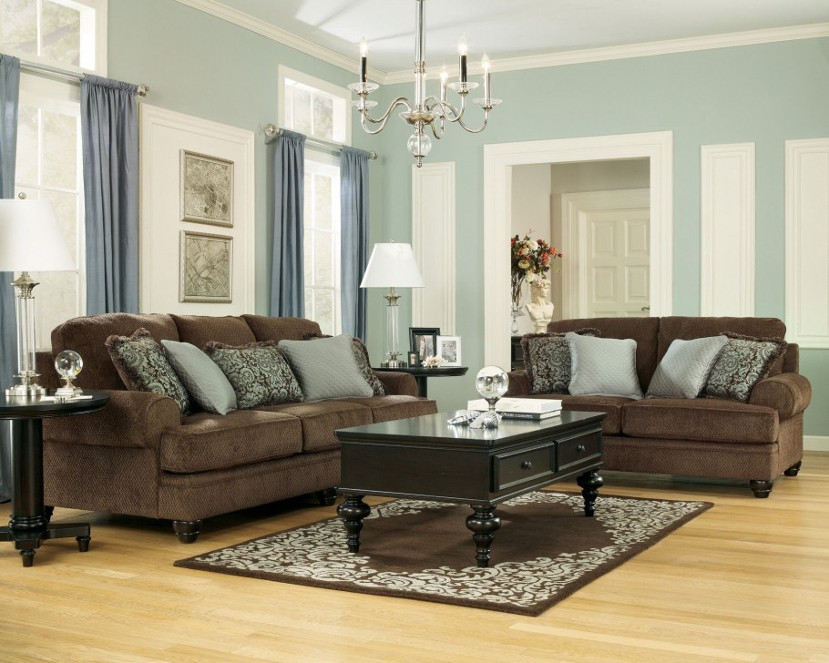 Коричневая мебель в интерьере гостиной