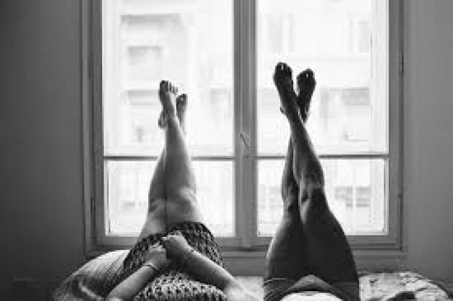 Девушка плохая черно- белое