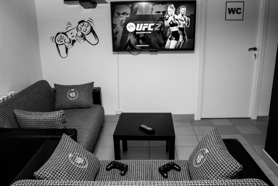 Тотал Блэк спальня