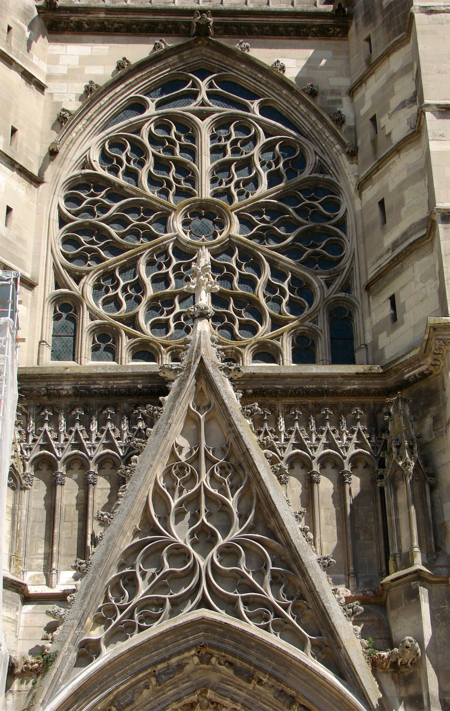 Готика стрельчатые оконные проемы