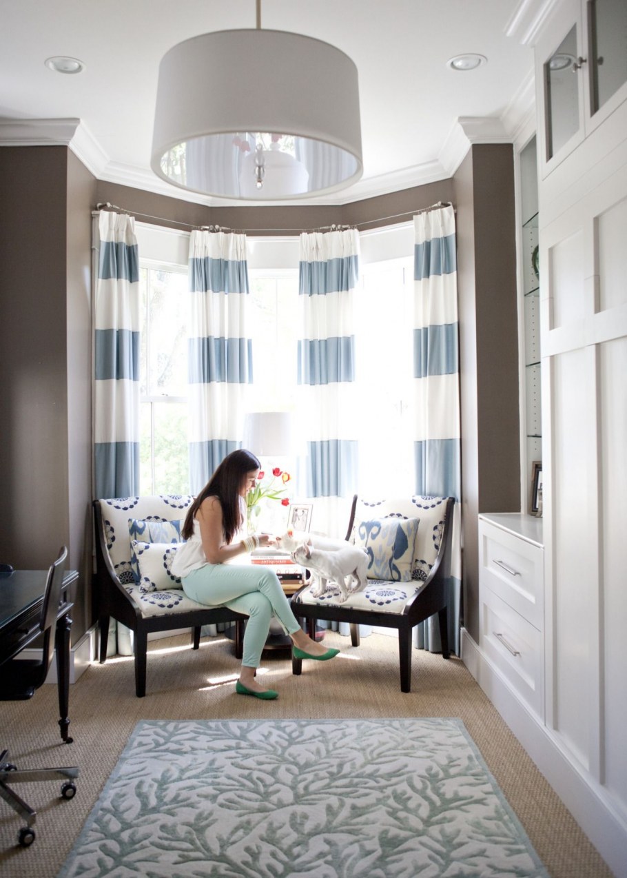 Спальня с эркером в классическом стиле