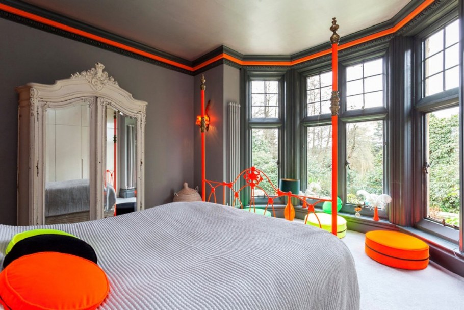 Рабочее место в спальне