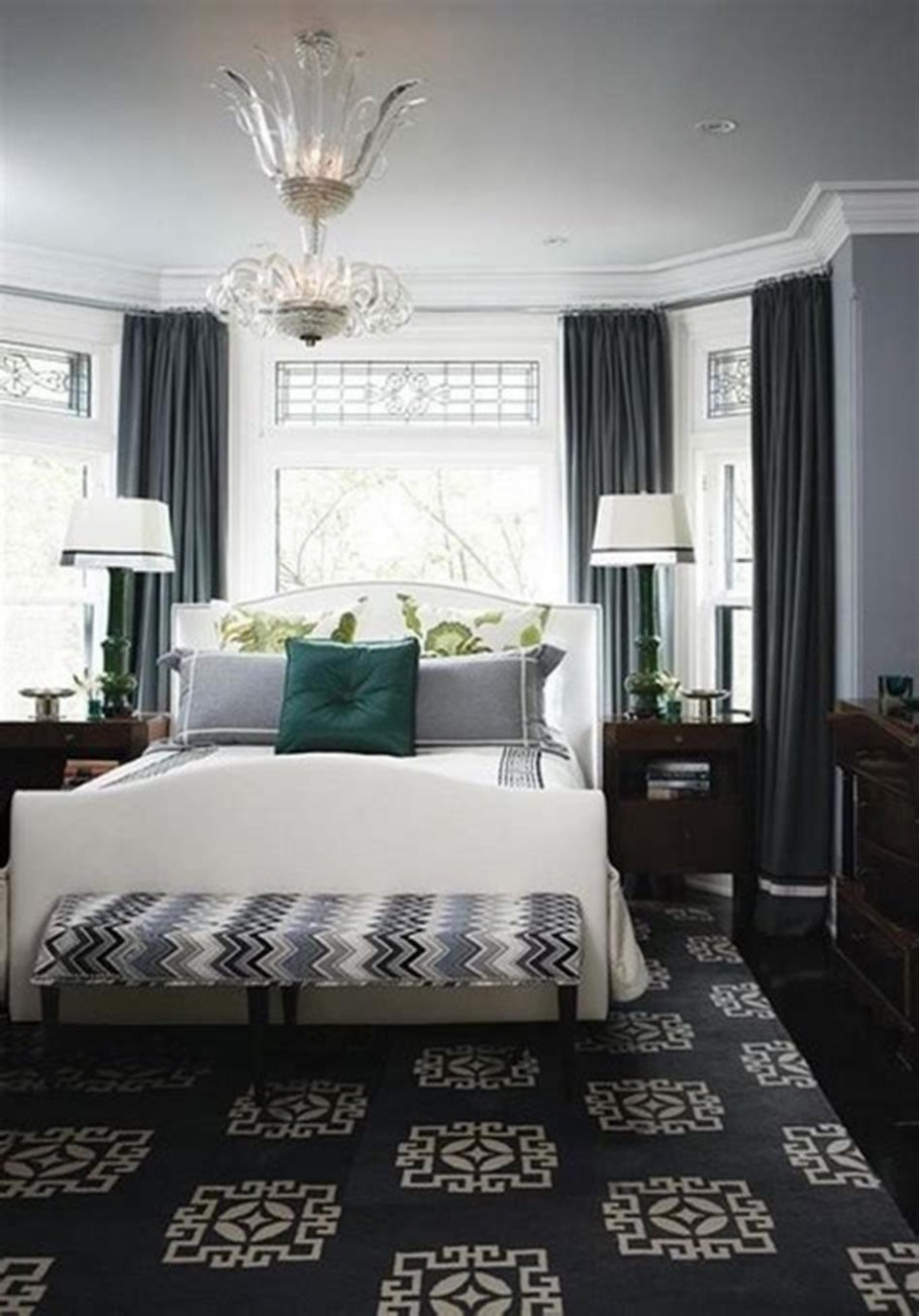 Подоконник в спальне