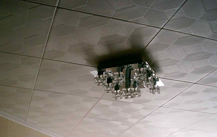 Кафель на потолок