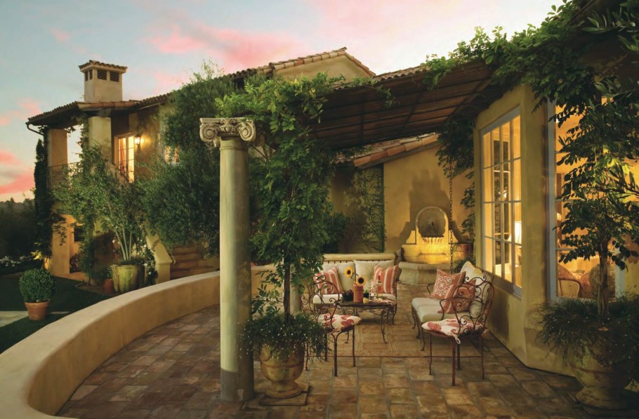 Средиземный дворик