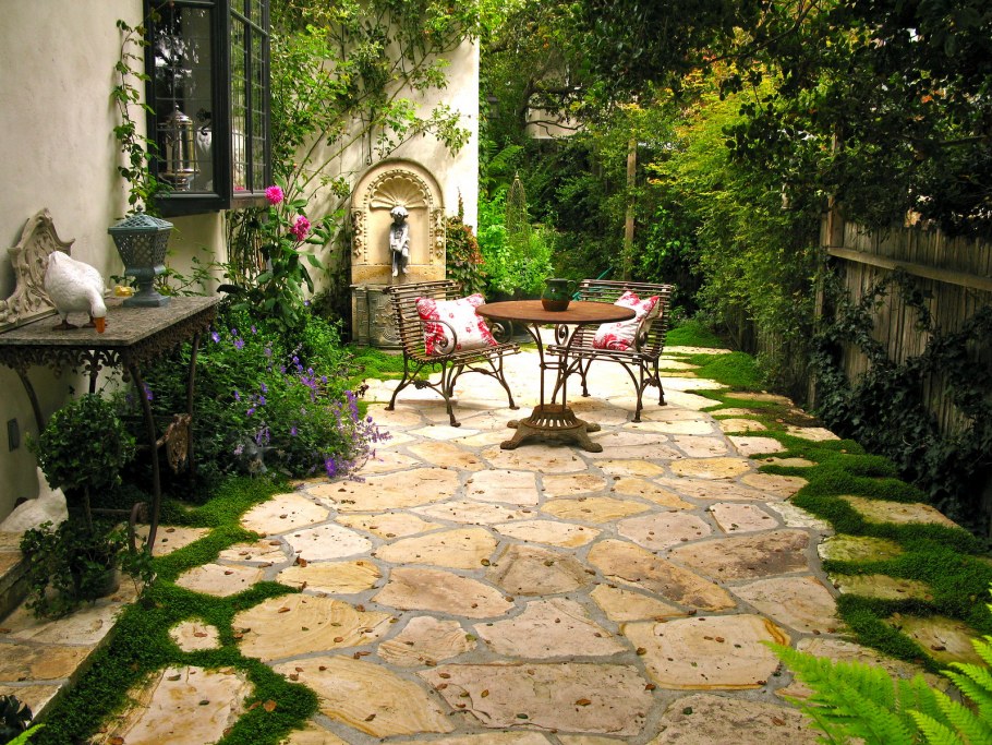 Красивый внутренний дворик