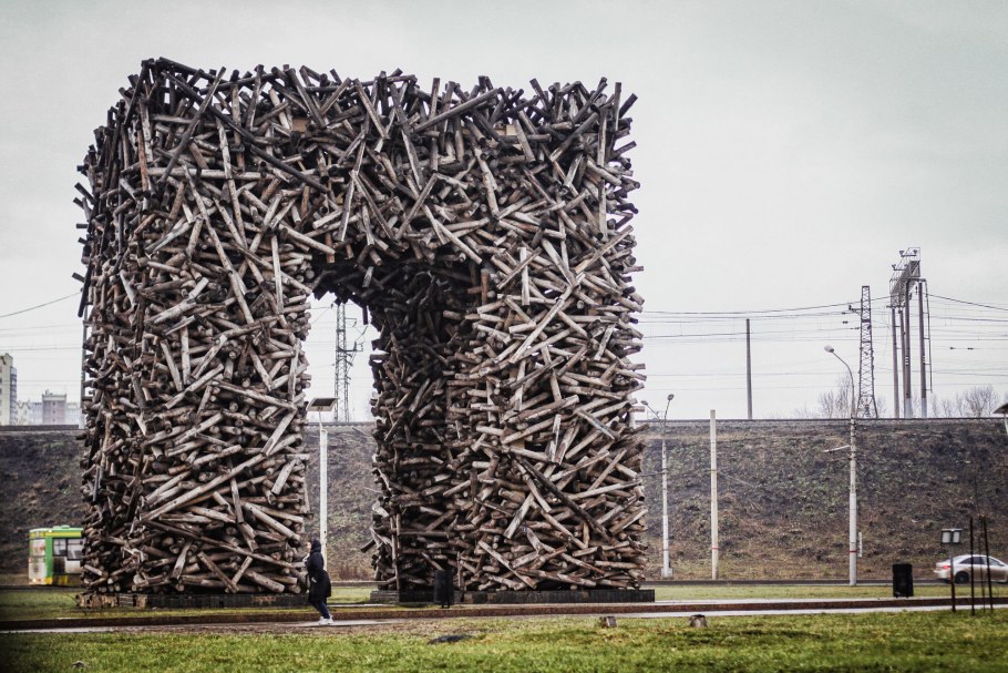 Пермь памятник букве «п» (Пермские ворота)