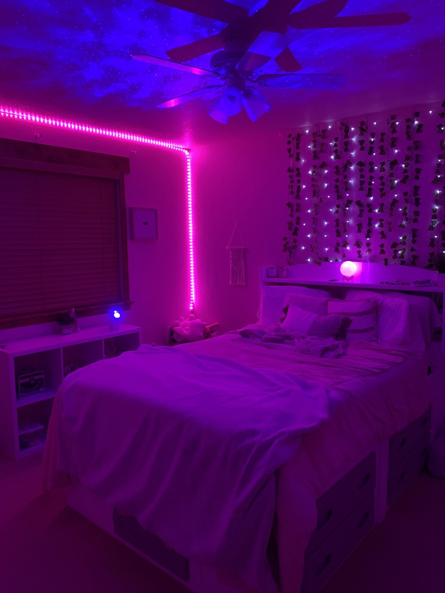 Фиолетовая комната неон