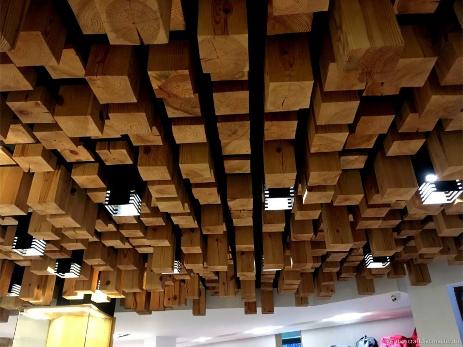 Интерьер спальни отделанной имитацией бруса