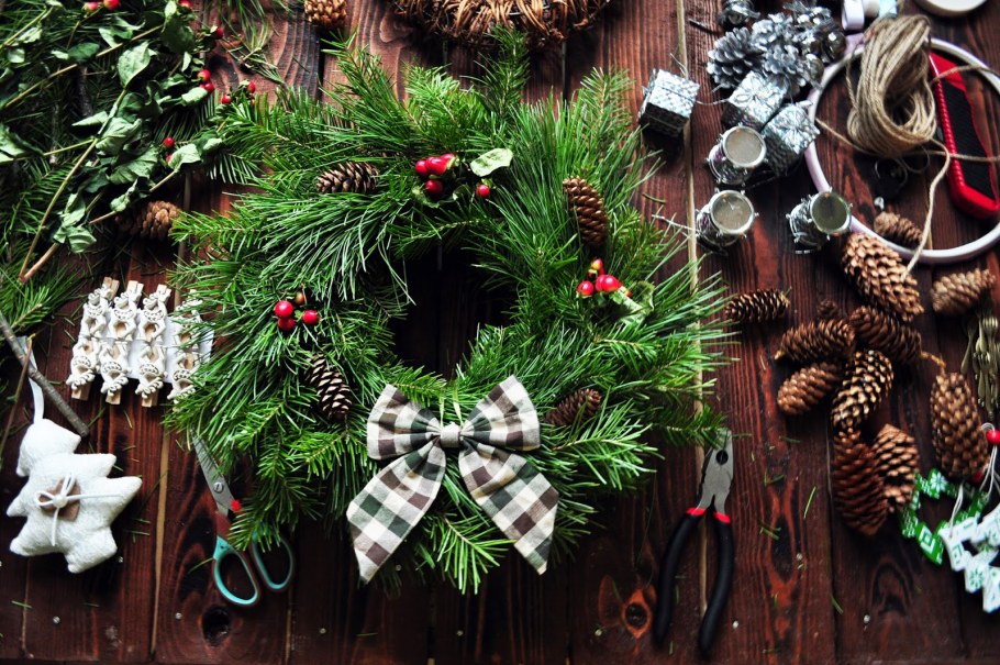 Венок из елочных веток