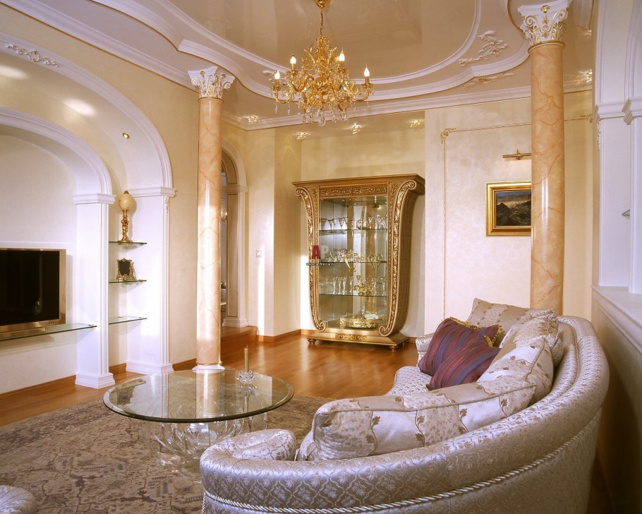 Гостиная с колоннами