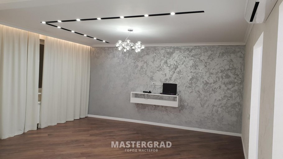 Натяжной потолок с черными нишами