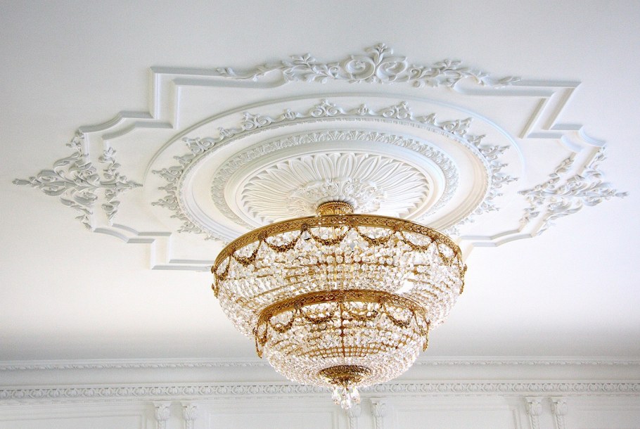 Лепнина падает в СПБ