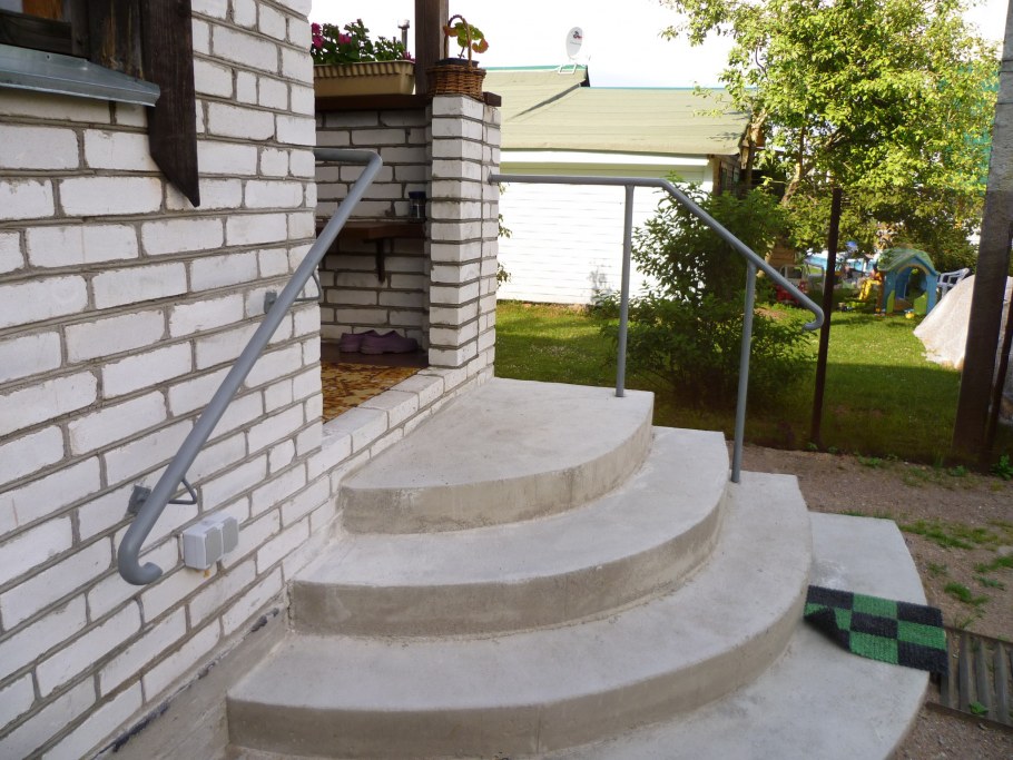 Полукруглое крыльцо