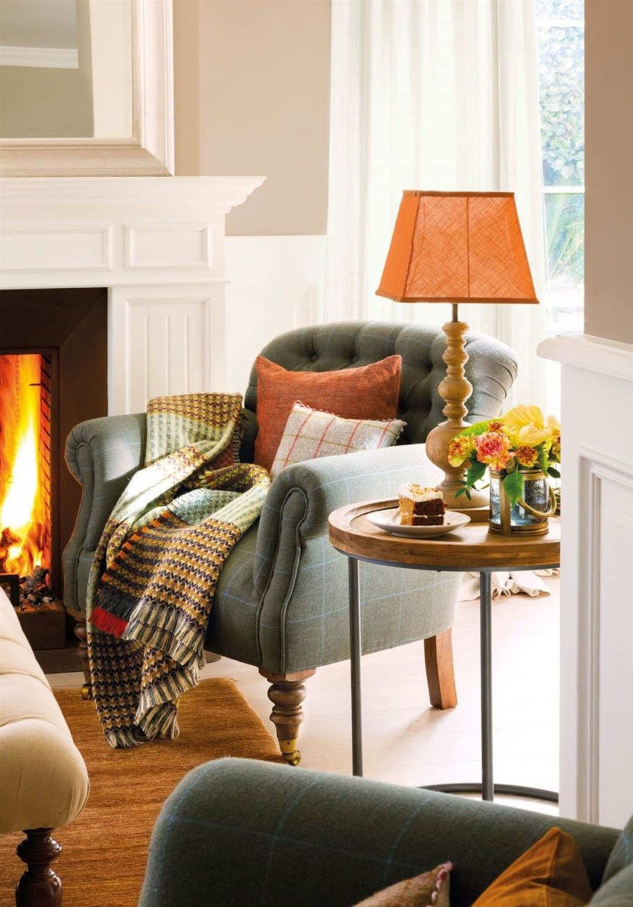 Кресло у камина в интерьере