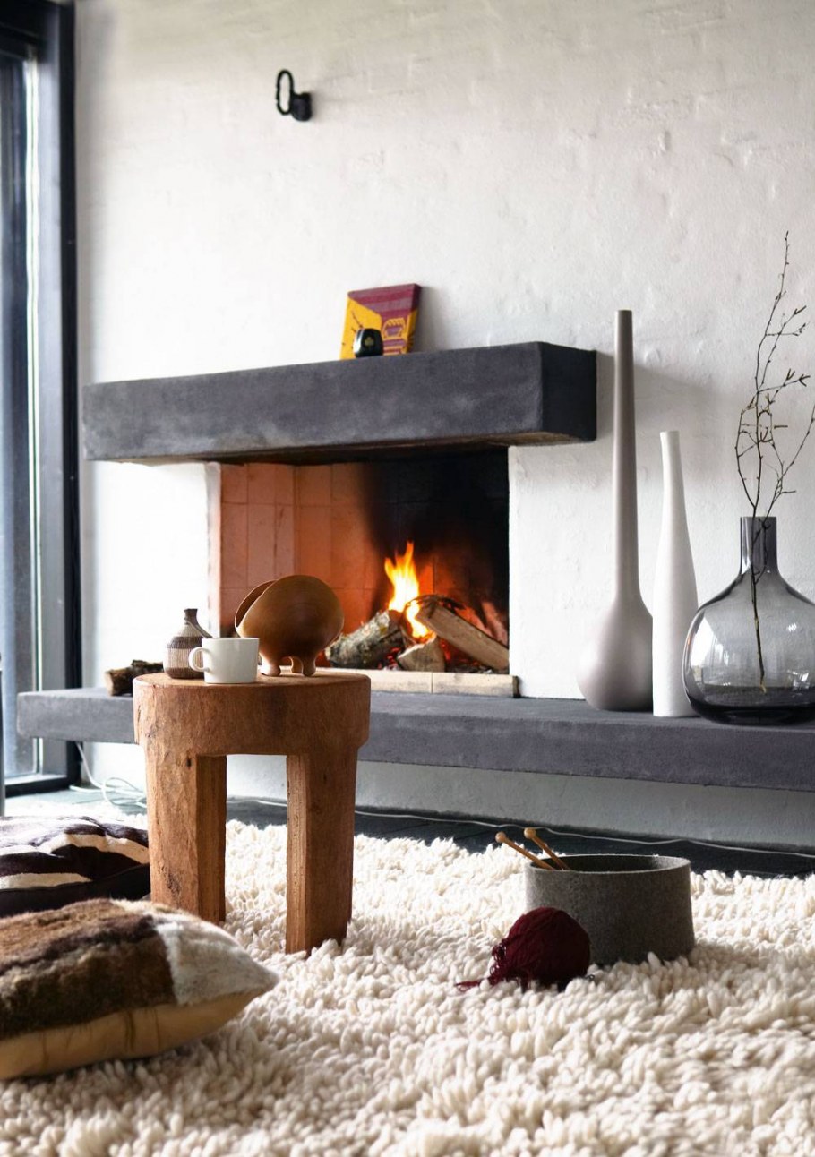 Камин вблизи