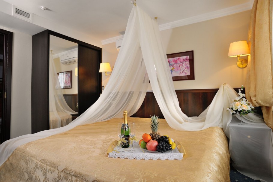 Украшение номера для молодоженов