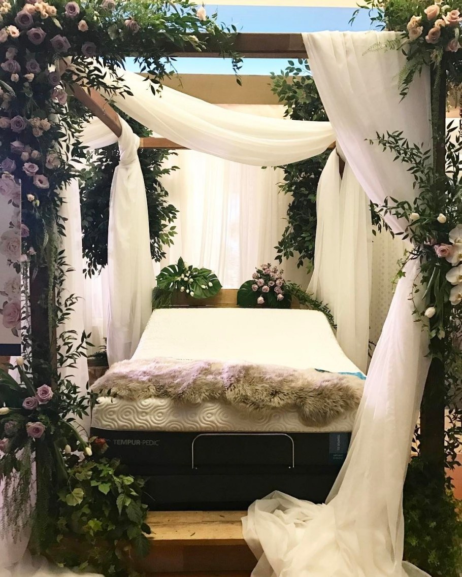 Свадебная кровать с балдахином