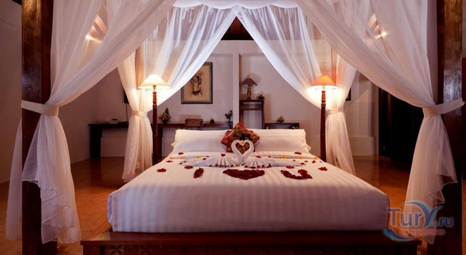 Романтическая кровать