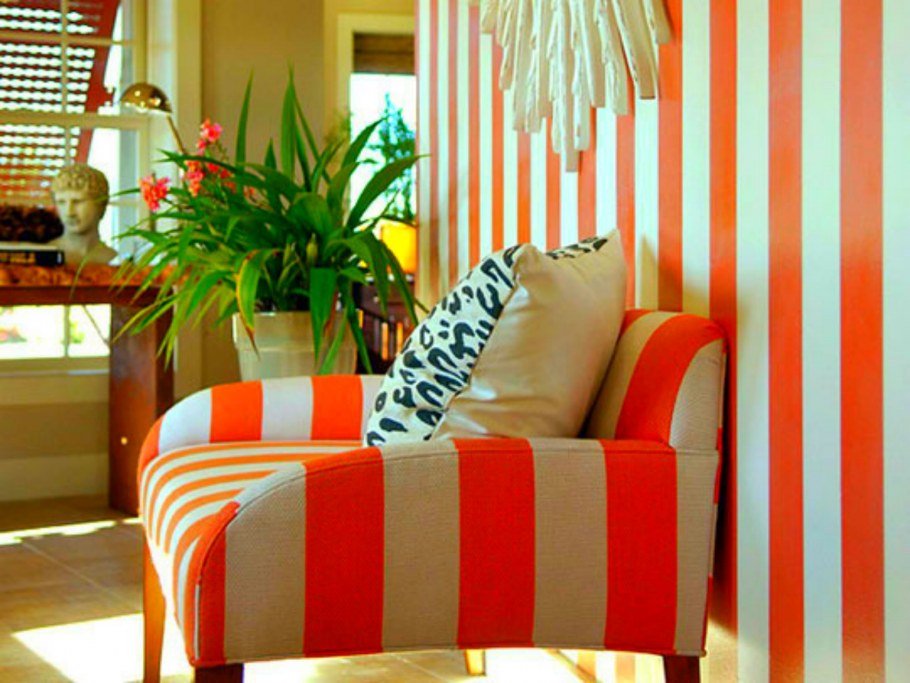 Полоски на стене