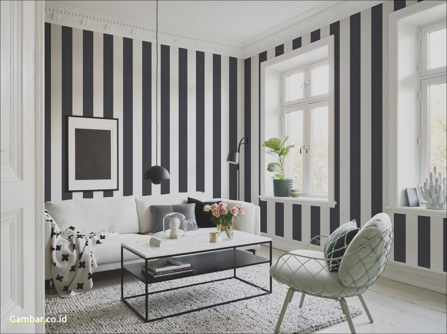 Стены в вертикальную полоску