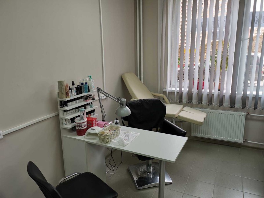 Маникюр в эконом парикмахерской