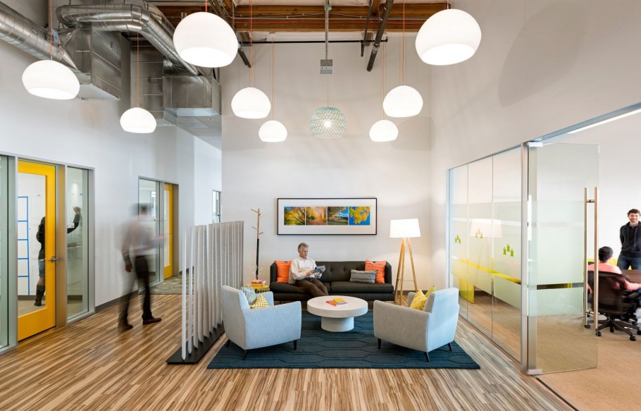 Частично освещенное пространство