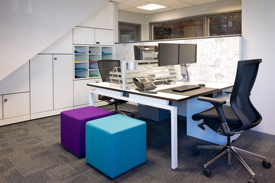 Современное рабочее место в офисе