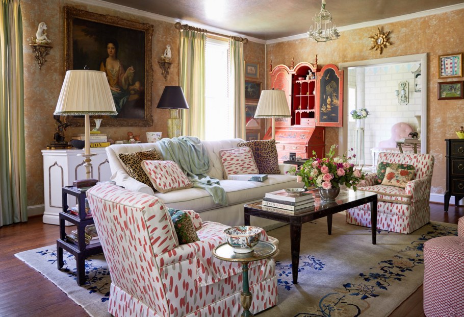 Красные стены в английском стиле