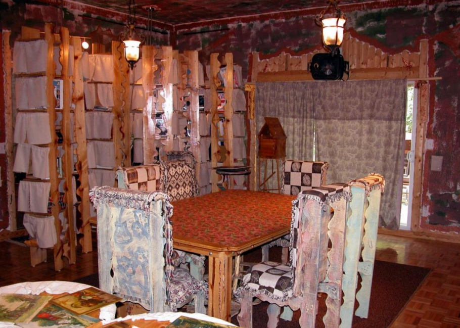 Колхозный интерьер