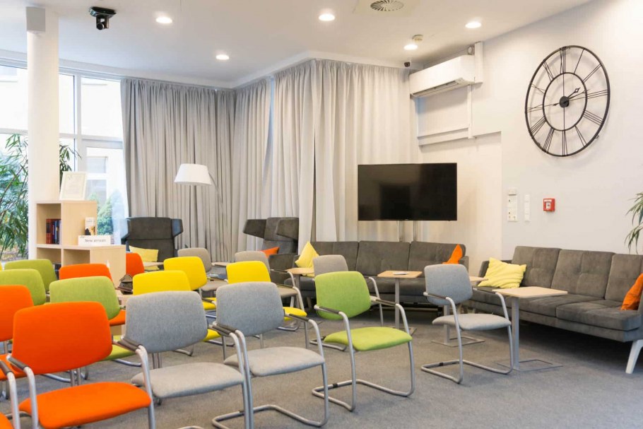 Покраска стен виклассе