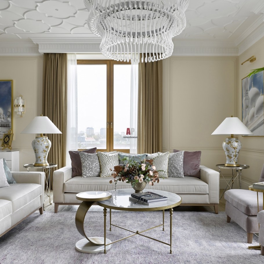 Гостиная в классическом стиле в коттедже