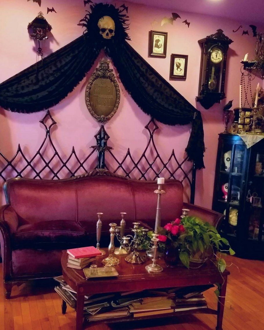 Большие кровати с балдахином