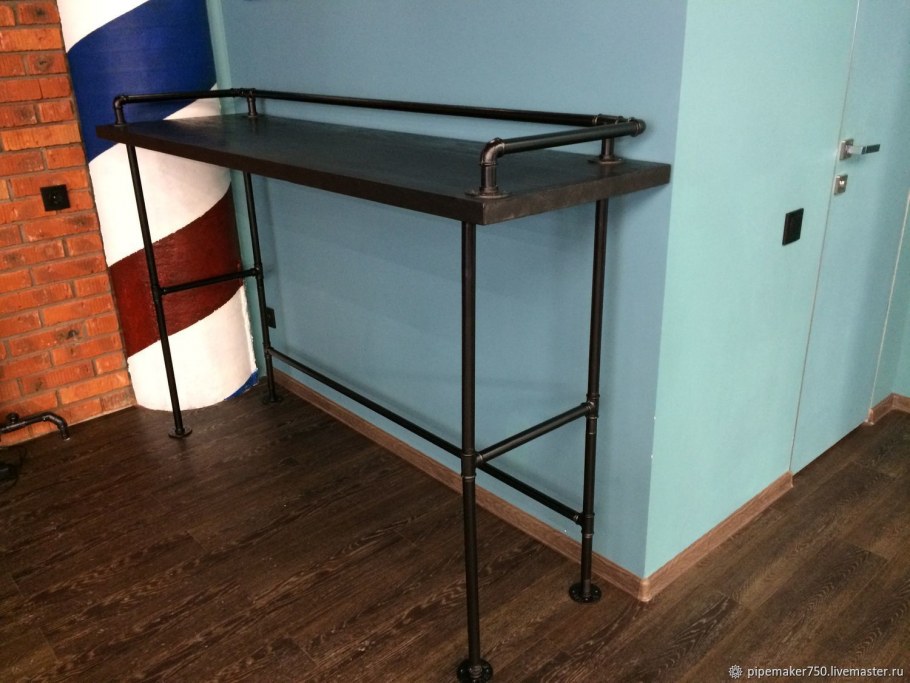 Барная стойка в проеме балкона