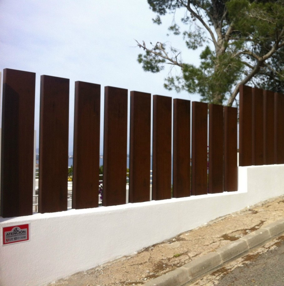 Забор в современном стиле