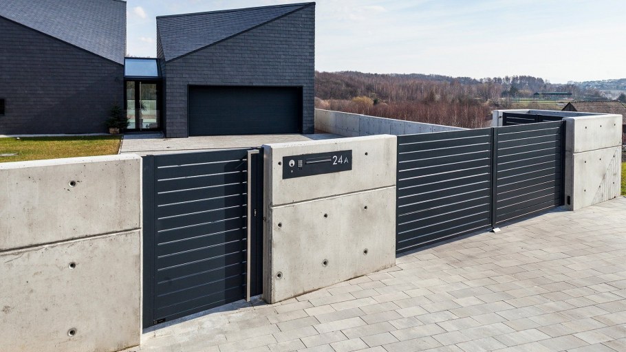 Забор в стиле Хай тек