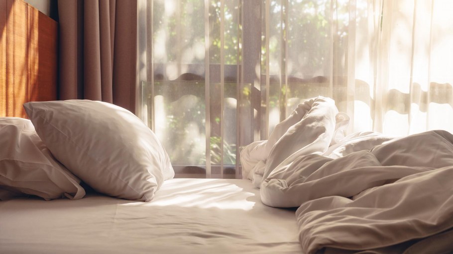 Утро в спальне