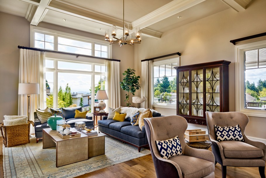 Интерьер в средиземноморском стиле в загородном доме гостиная