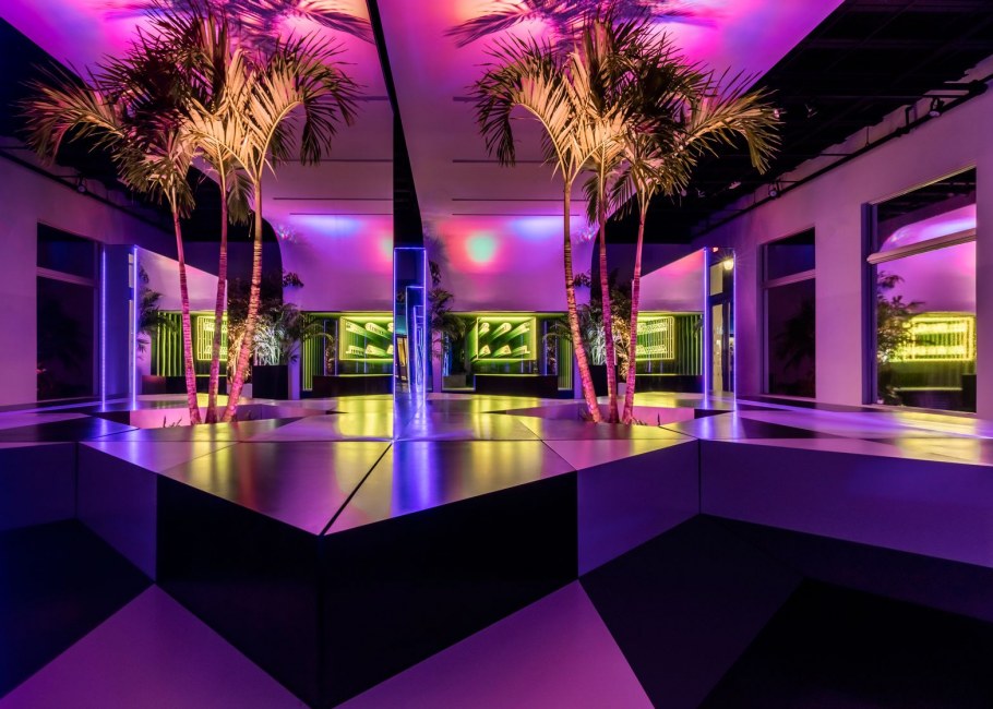 Неоновый интерьер