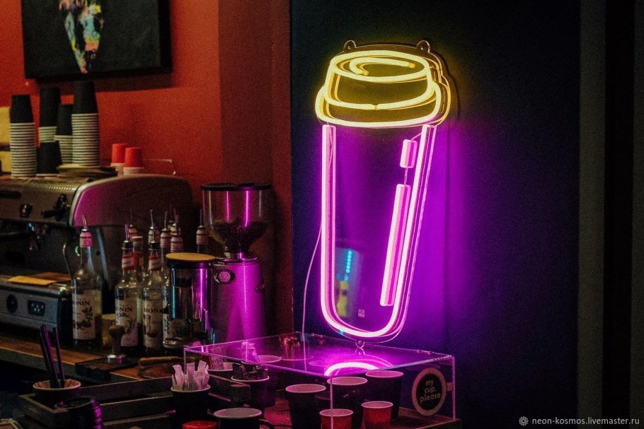Неоновые лампы в интерьере
