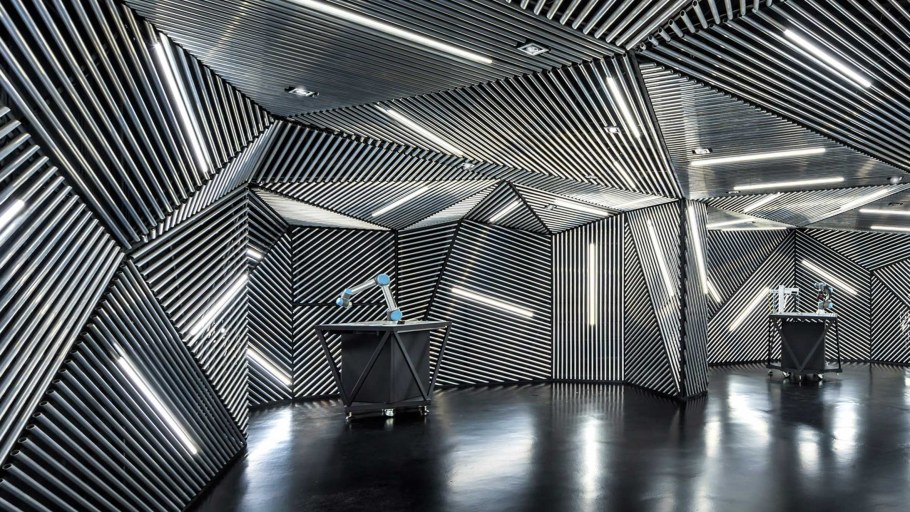 Футуристическая стена